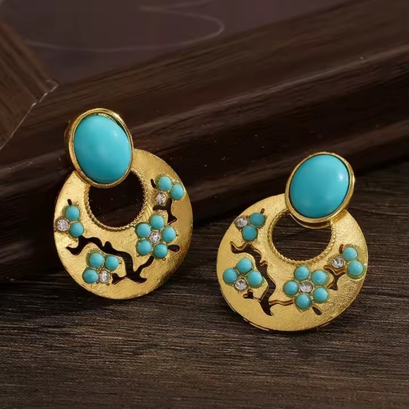 Jewelry - Elegant Gold and Turquoise Earrings